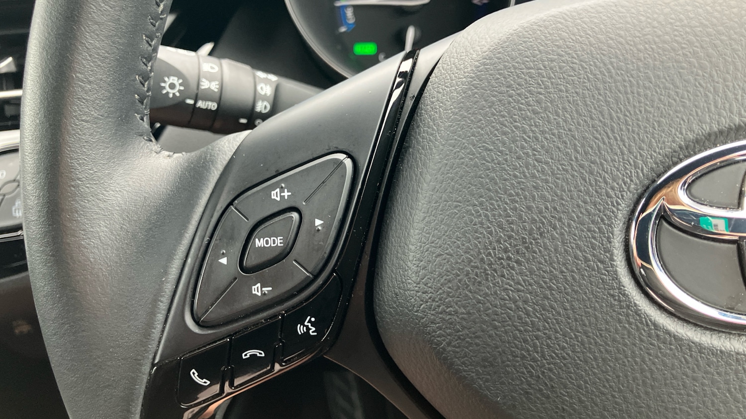 Used Toyota C-HR 2023 for sale - 76193090: Photo 36