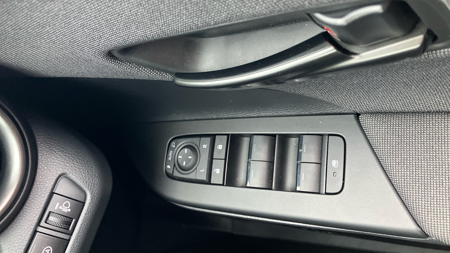 Used Toyota C-HR 2024 for sale - 77171023: Photo 40