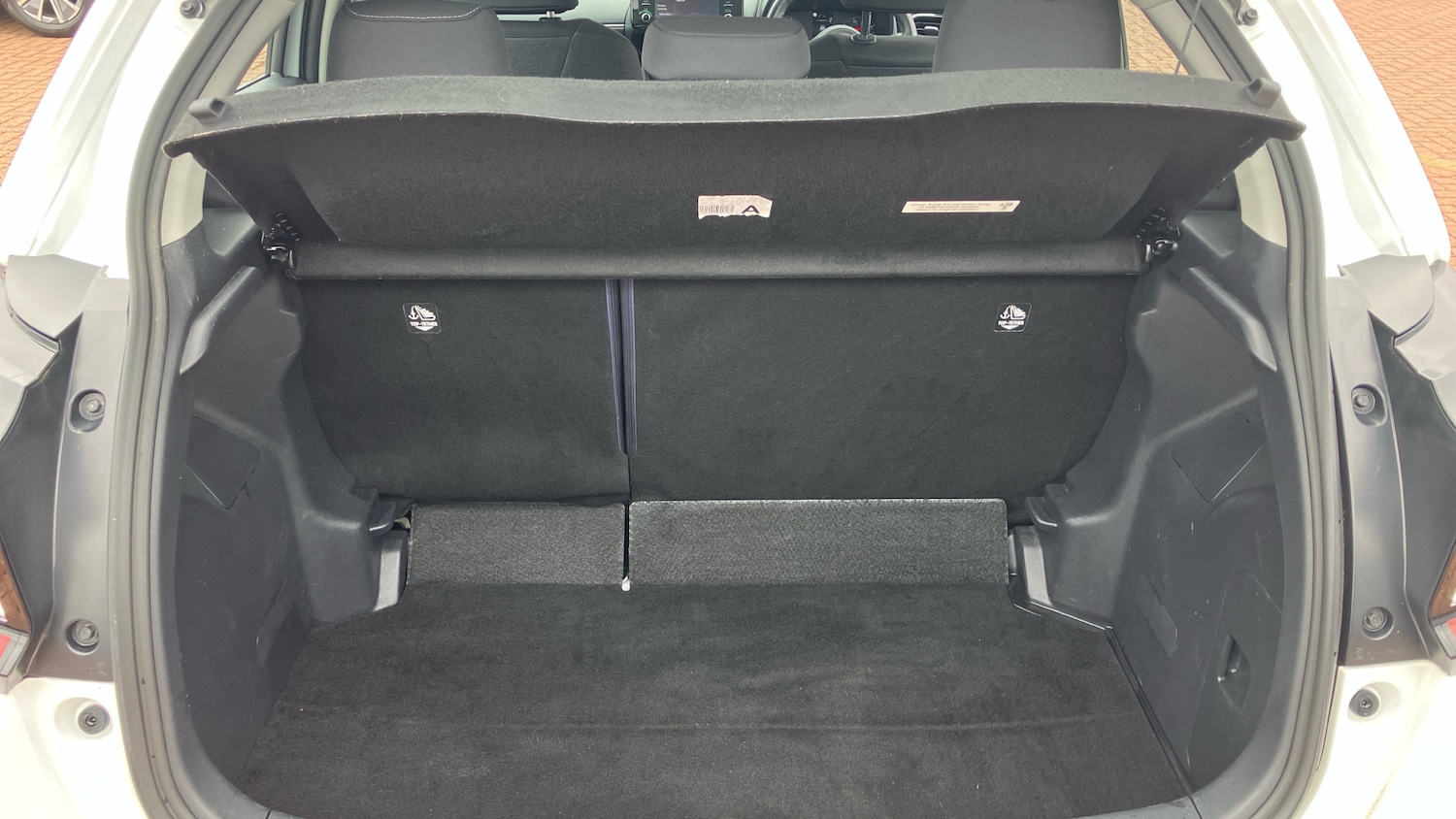 Used Toyota Yaris 2023 for sale - 78027611: Photo 32