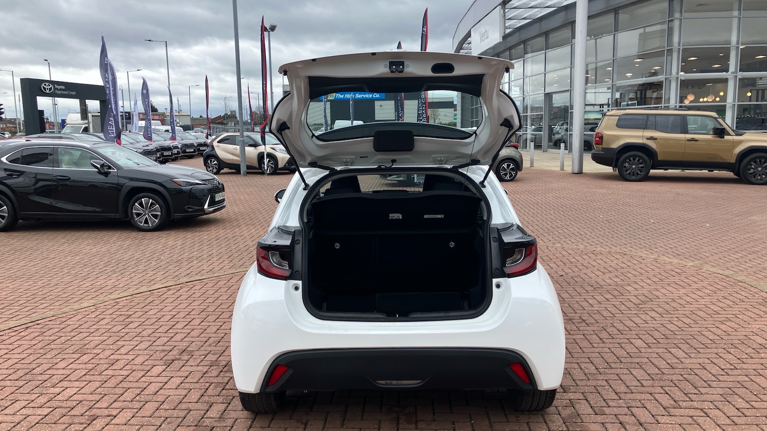 Used Toyota Yaris 2023 for sale - 78027611: Photo 33