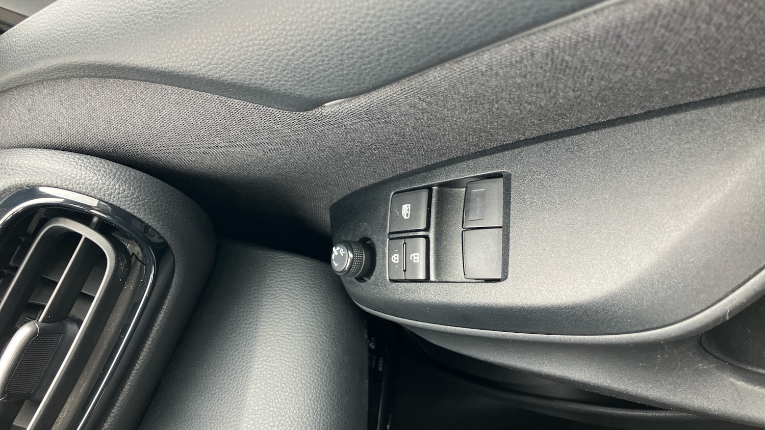 Used Toyota Yaris 2023 for sale - 78027611: Photo 44