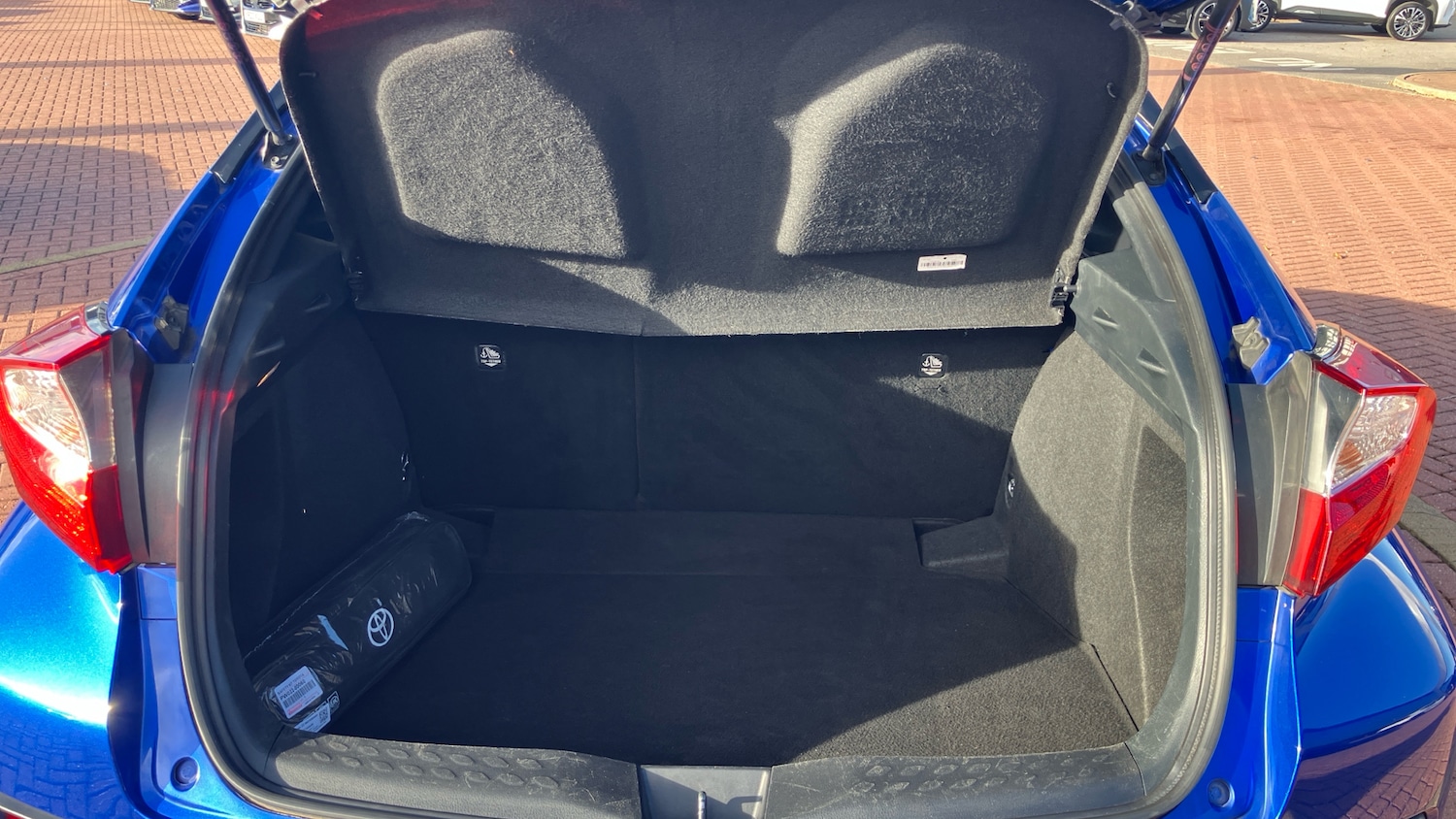 Used Toyota C-HR 2019 for sale - 76391648: Photo 14