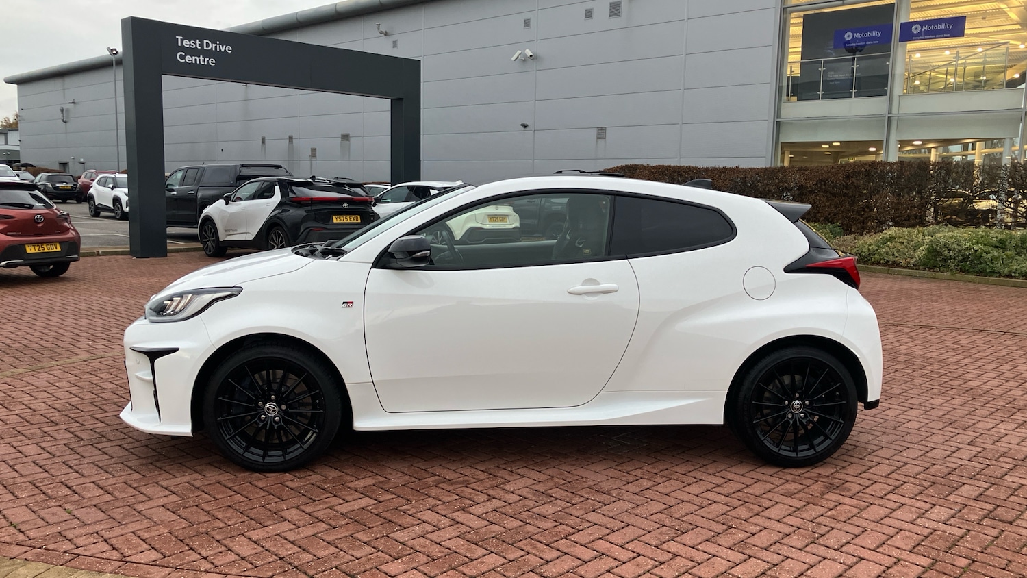 Used Toyota Yaris 2022 for sale - 76652232: Photo 17