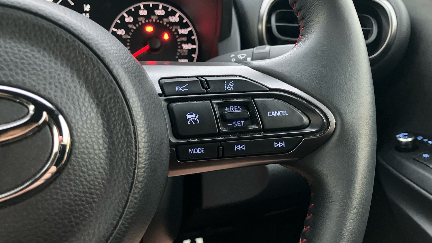 Used Toyota Yaris 2022 for sale - 76652232: Photo 40