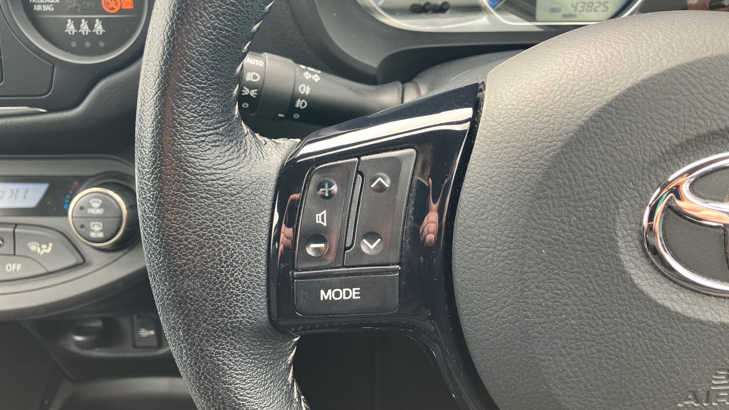 Used Toyota Yaris 2016 for sale - 78152923: Photo 49