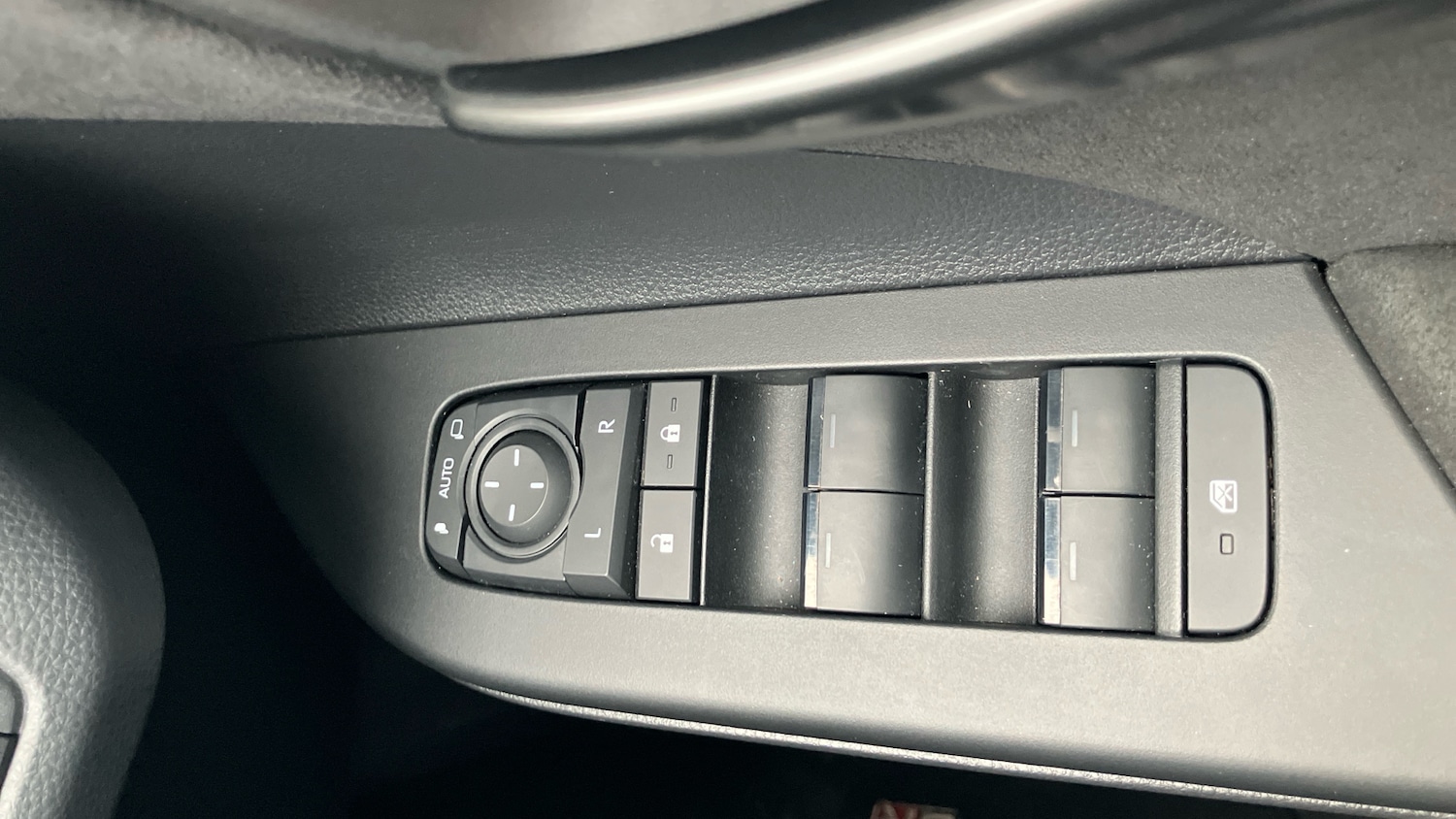 Used Toyota C-HR 2024 for sale - 77196351: Photo 40