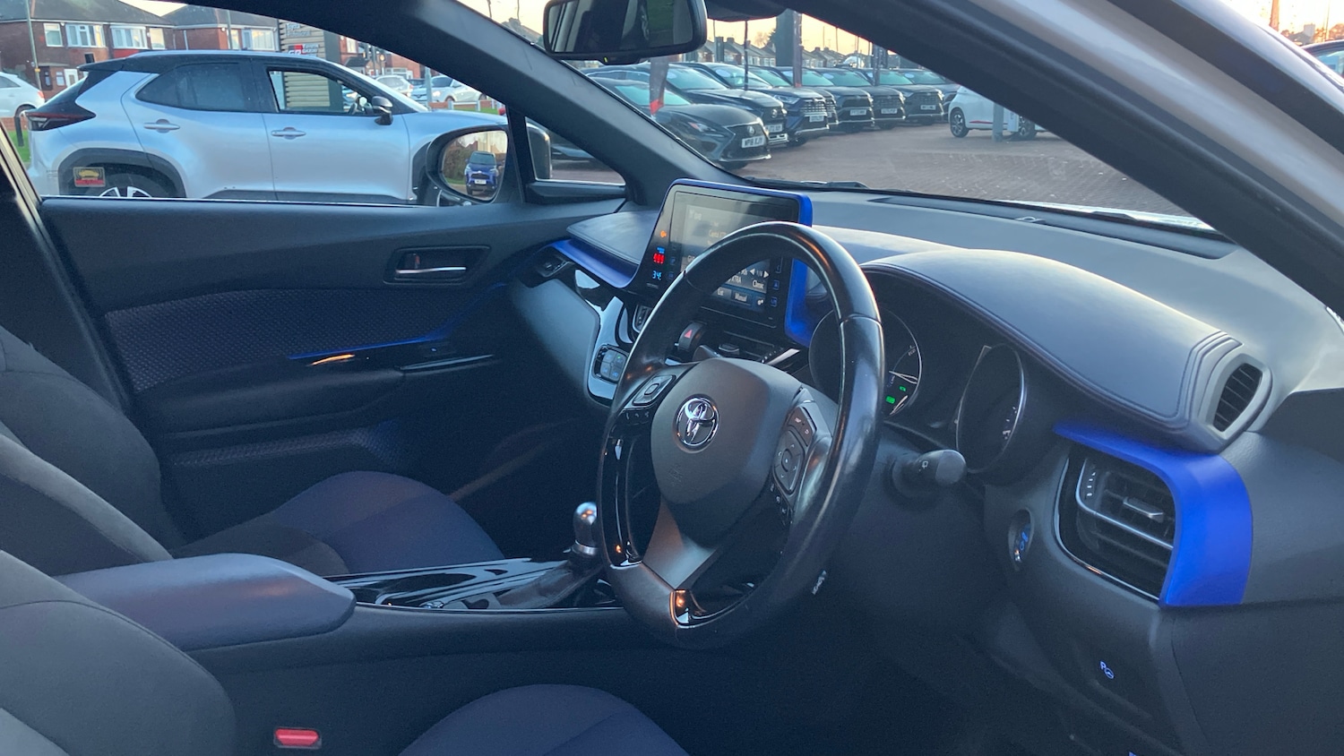 Used Toyota C-HR 2018 for sale - 76969670: Photo 11