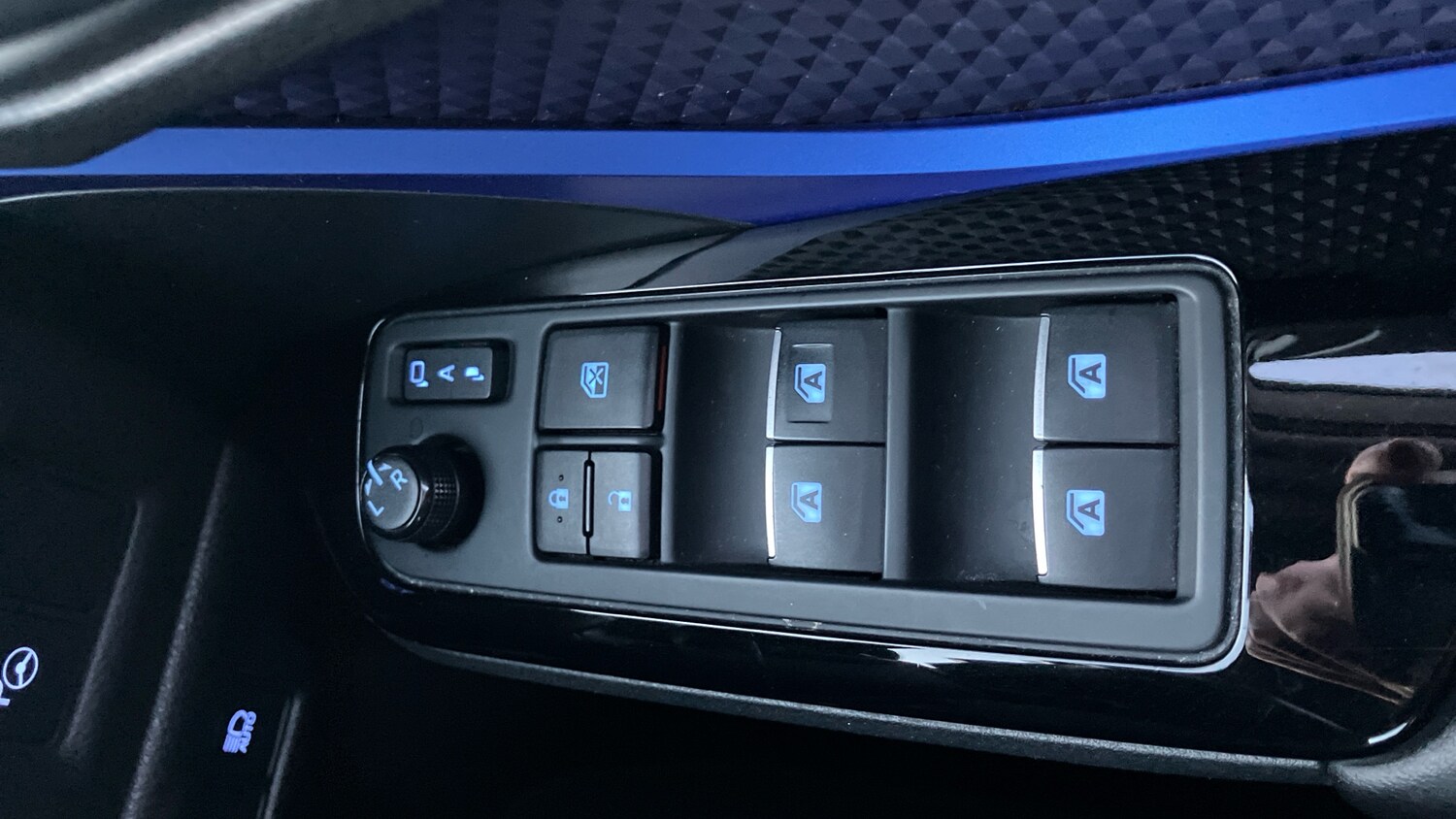 Used Toyota C-HR 2018 for sale - 76969670: Photo 43