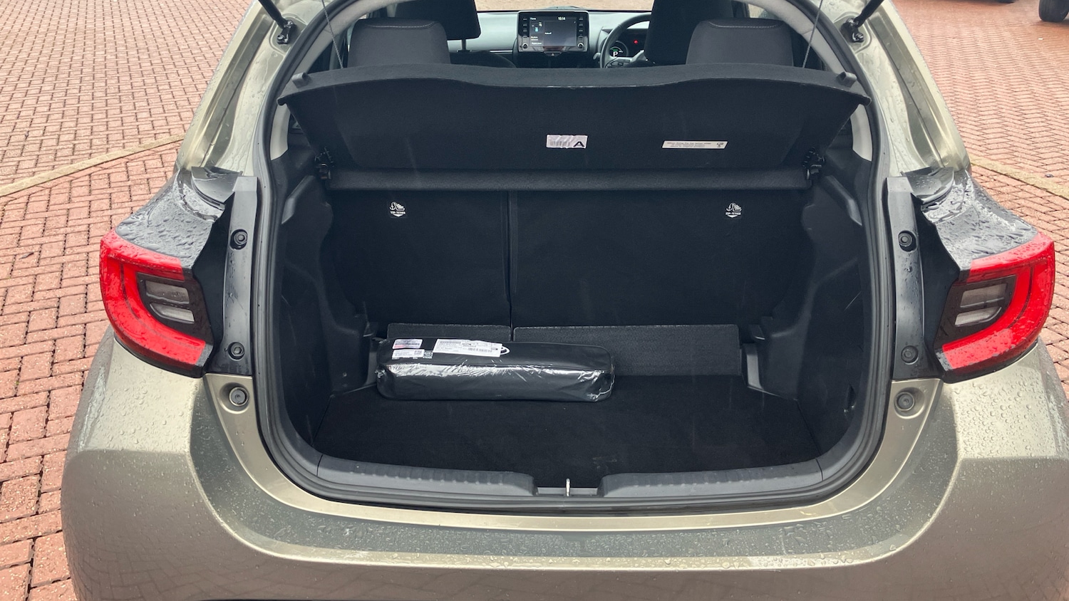 Used Toyota Yaris 2022 for sale - 77616625: Photo 14