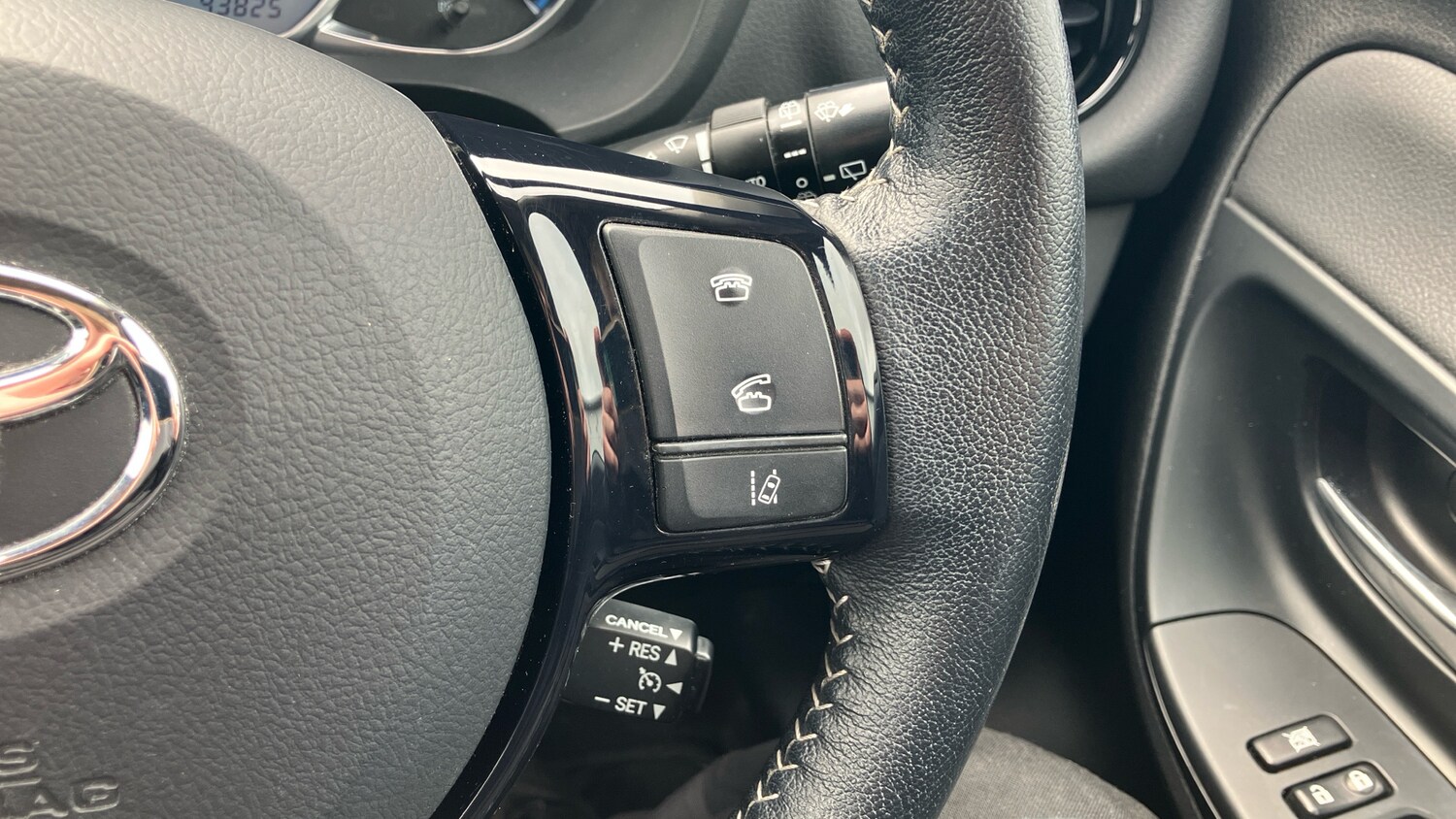 Used Toyota Yaris 2016 for sale - 78210092: Photo 50