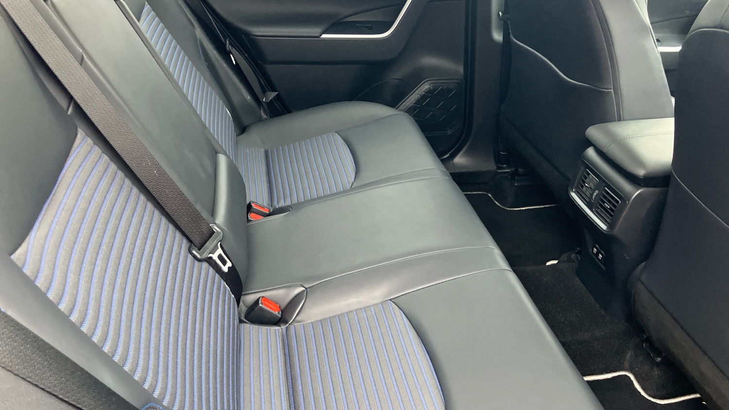 Used Toyota RAV4 2020 for sale - 76507224: Photo 12