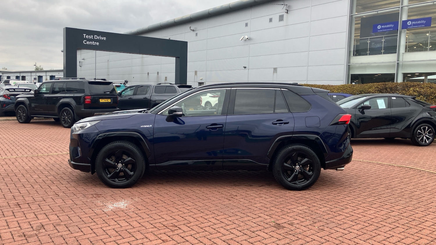 Used Toyota RAV4 2020 for sale - 76507224: Photo 17