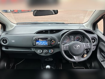 Used Toyota Yaris 2020 for sale - 77616638: Photo