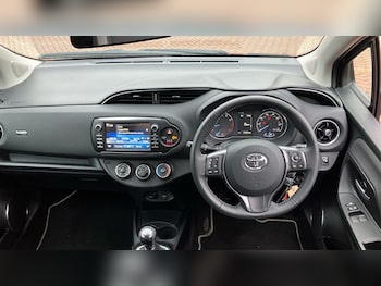 Used Toyota Yaris 2020 for sale - 77616638: Photo