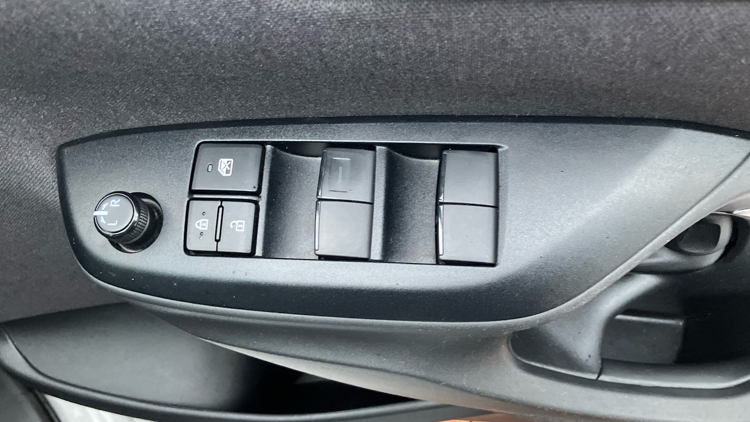 Used Toyota Yaris 2023 for sale - 77087260: Photo 40