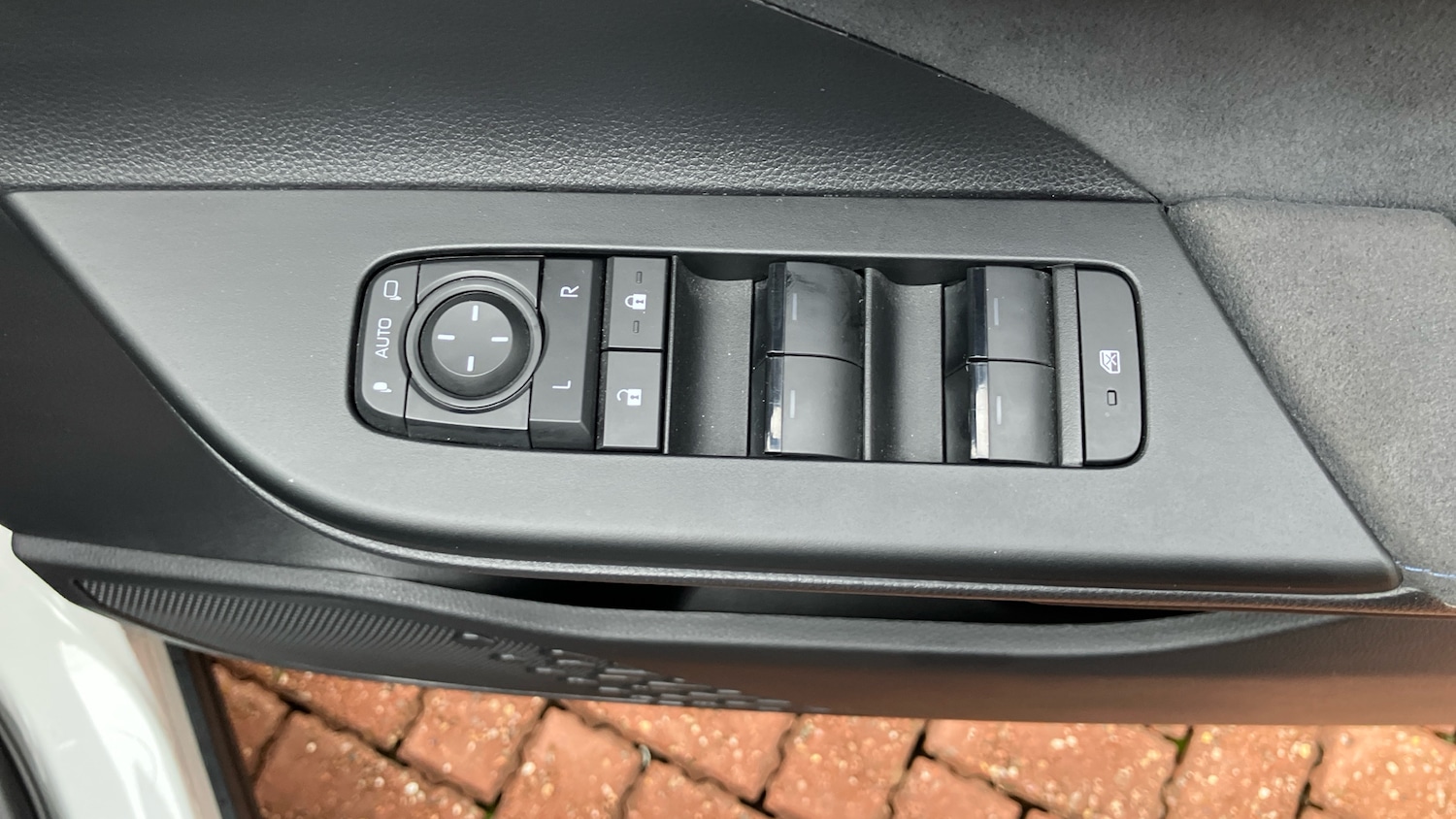 Used Toyota C-HR 2024 for sale - 77198002: Photo 45