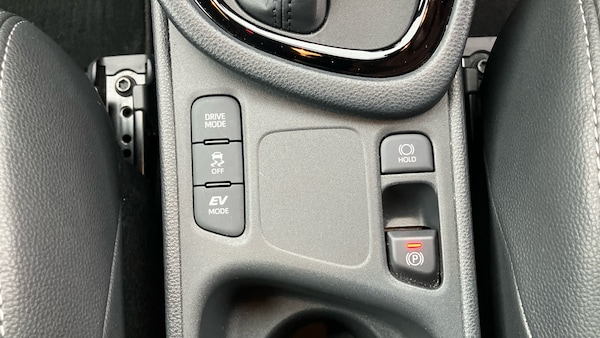 Used Toyota Yaris 2020 for sale - 76299228: Photo 34