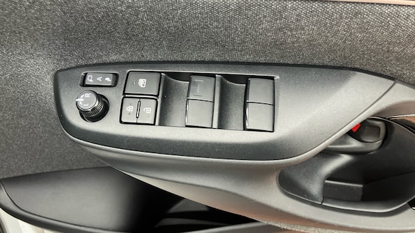 Used Toyota Yaris 2020 for sale - 76299228: Photo 41