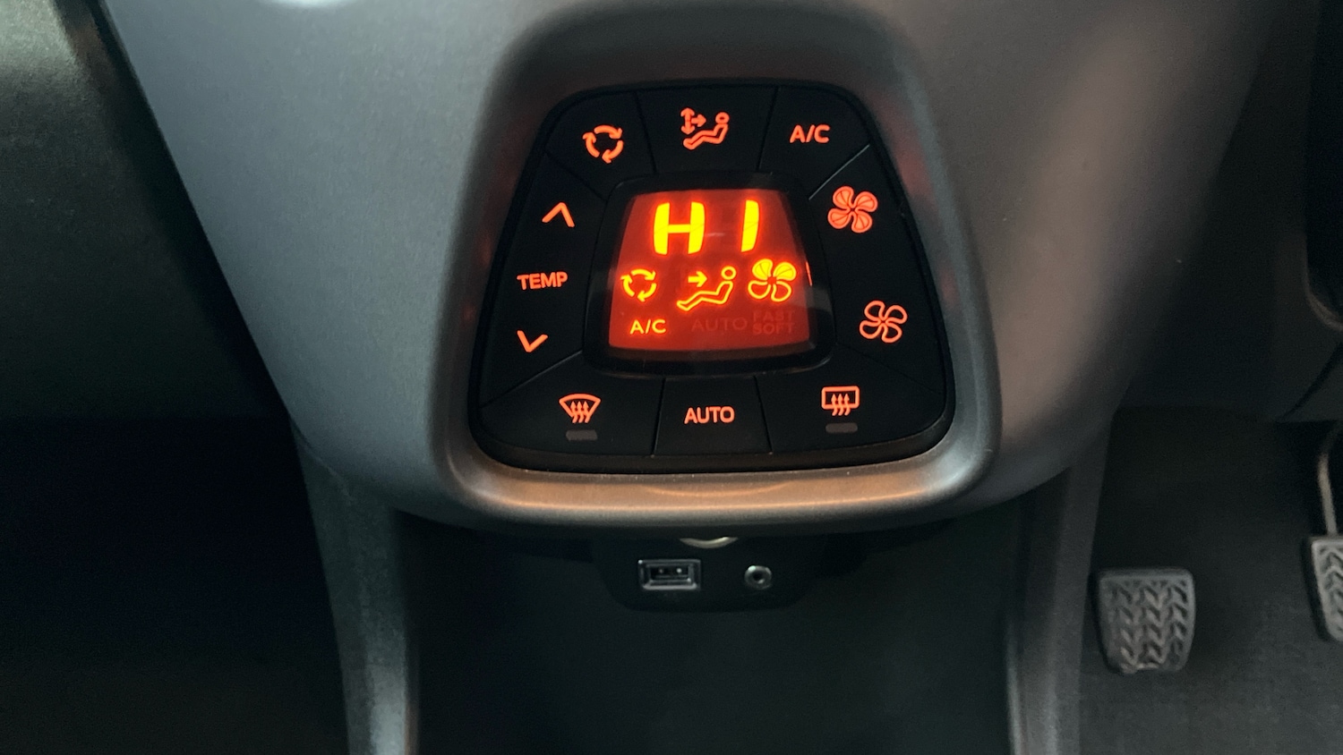 Used Toyota AYGO 2018 for sale - 77363912: Photo 35