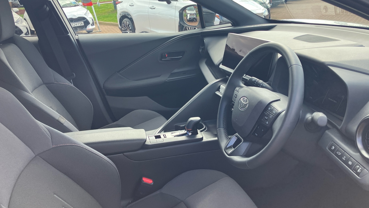 Used Toyota C-HR 2024 for sale - 78108147: Photo 11