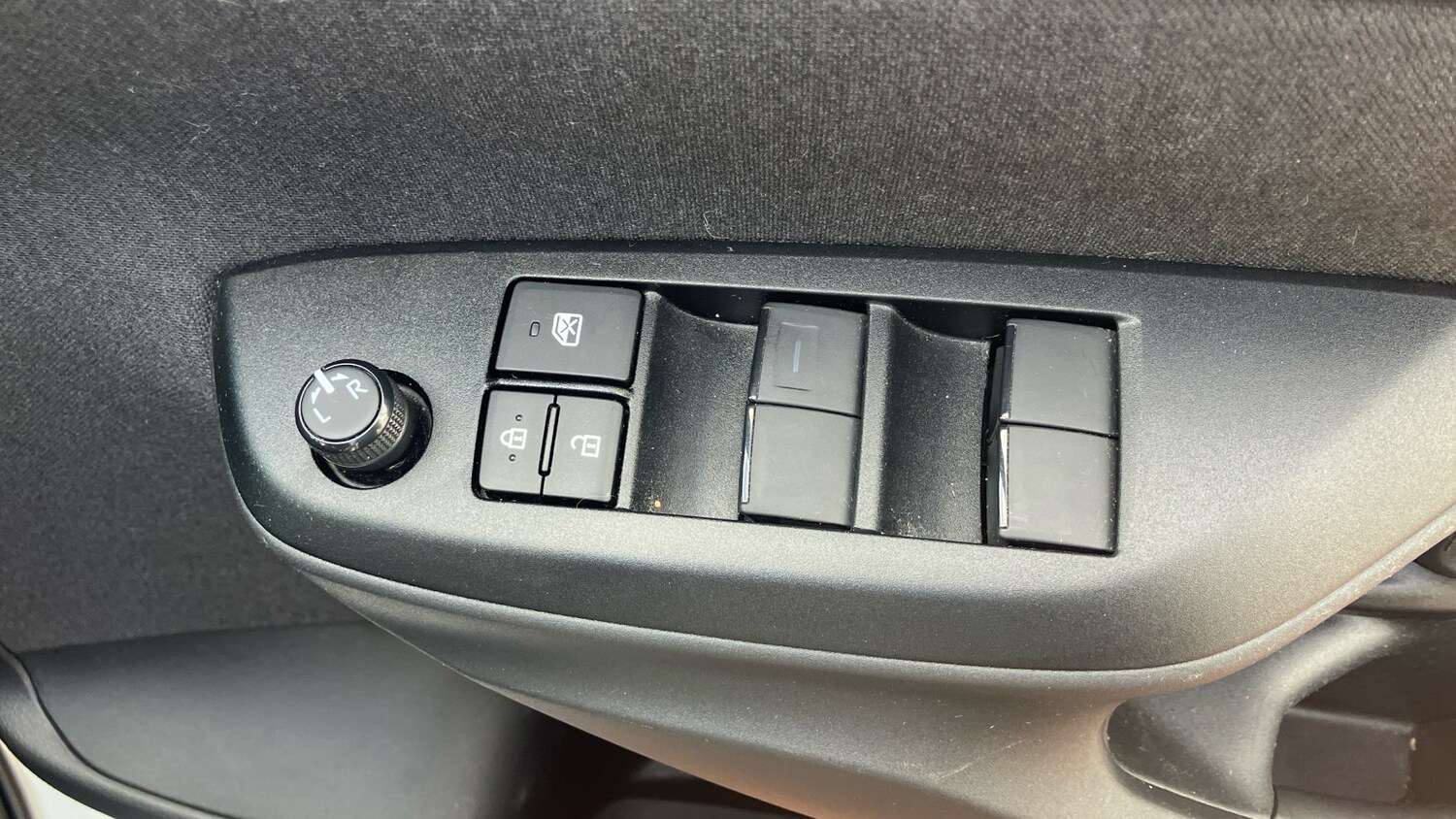 Used Toyota Yaris Cross 2023 for sale - 76078007: Photo 41