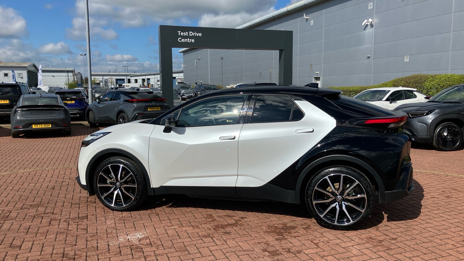 Used Toyota C-HR 2024 for sale - 78152859: Photo 32