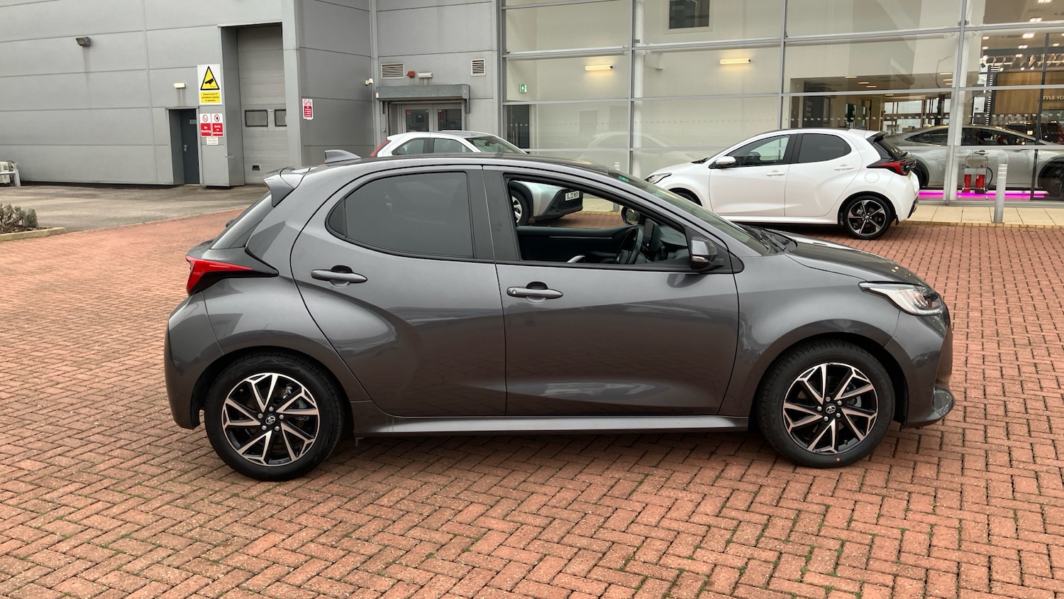 Used Toyota Yaris 2023 for sale - 76507277: Photo 33