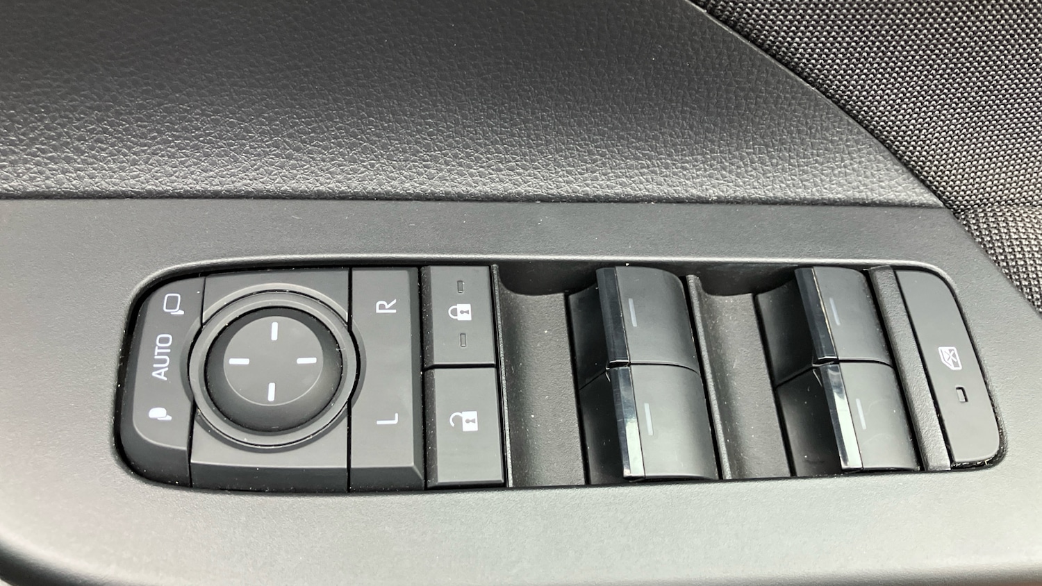 Used Toyota C-HR 2024 for sale - 77151068: Photo 37