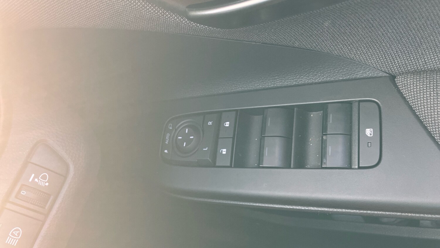 Used Toyota C-HR 2024 for sale - 76230812: Photo 35