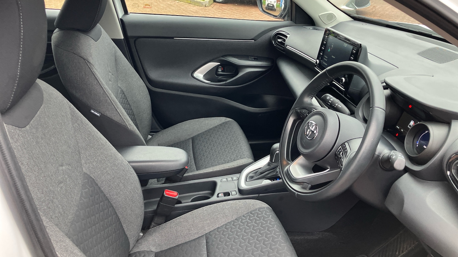 Used Toyota Yaris Cross 2024 for sale - 77339179: Photo 11