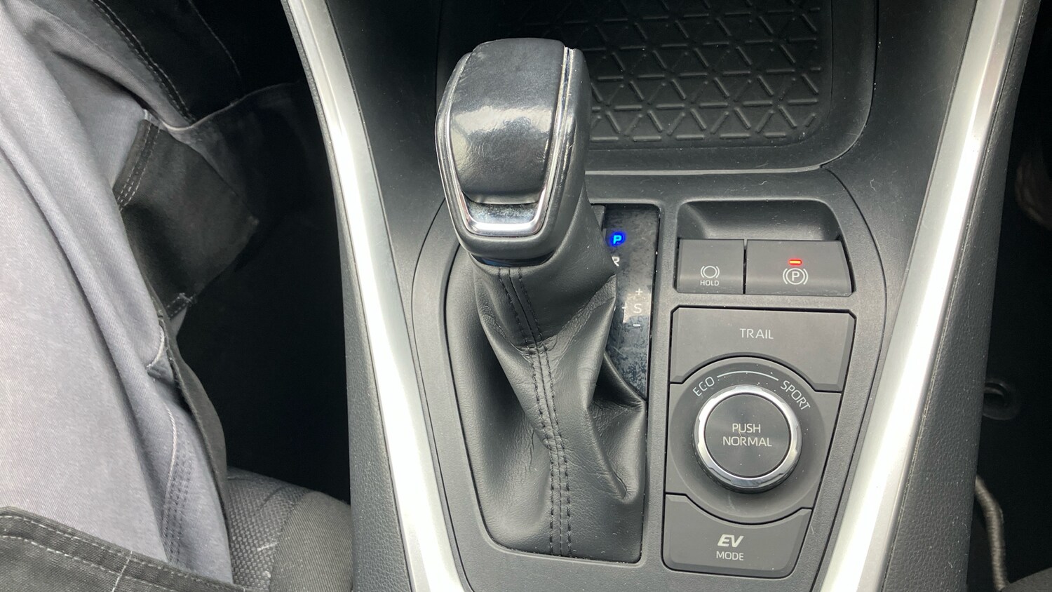 Used Toyota RAV4 2020 for sale - 77590310: Photo 45