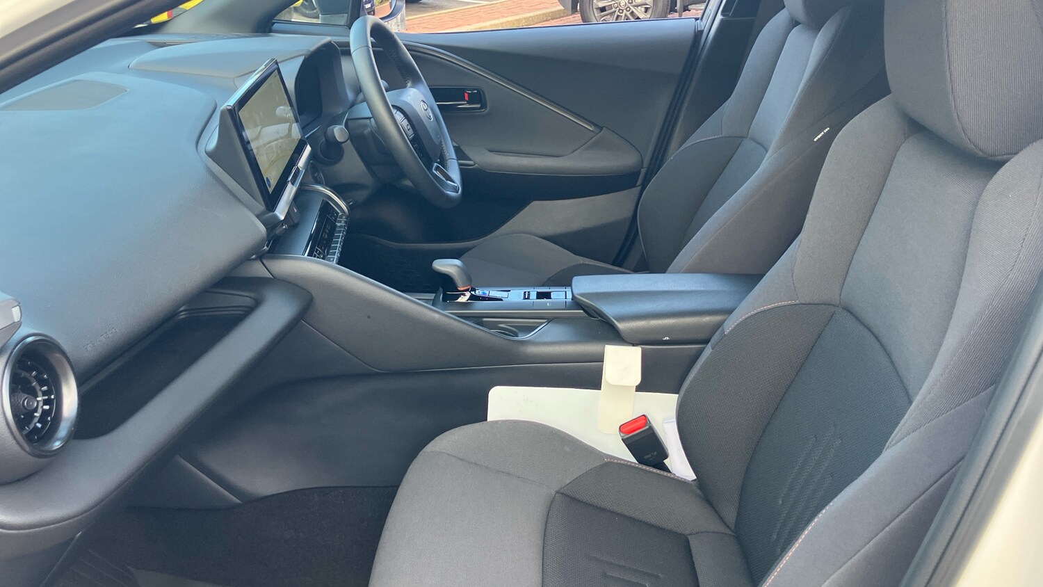 Used Toyota C-HR 2025 for sale - 76332668: Photo 10