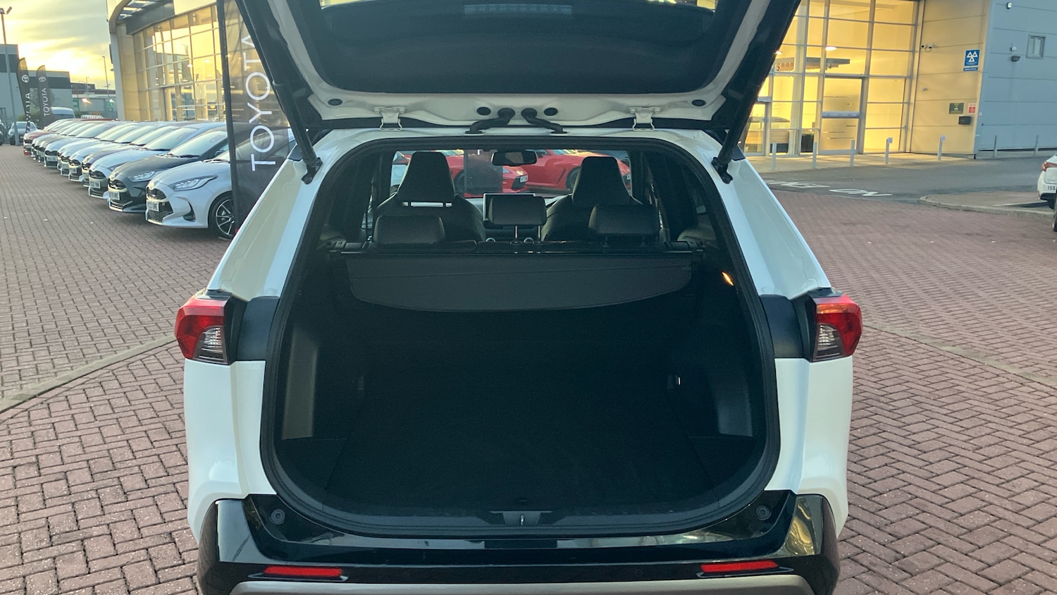 Used Toyota RAV4 2020 for sale - 77225672: Photo 14