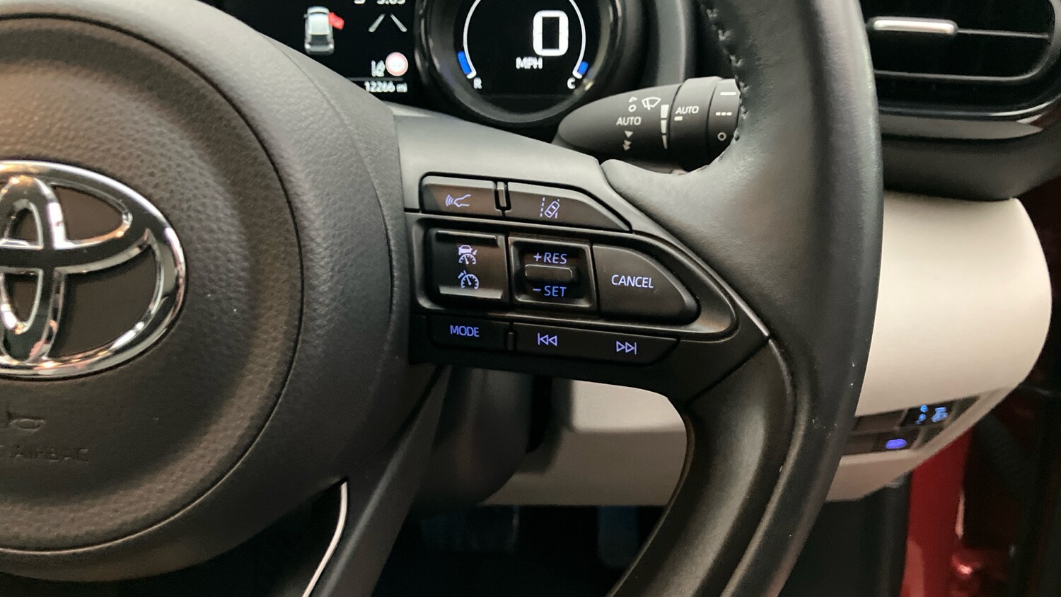 Used Toyota Yaris 2023 for sale - 77366048: Photo 39