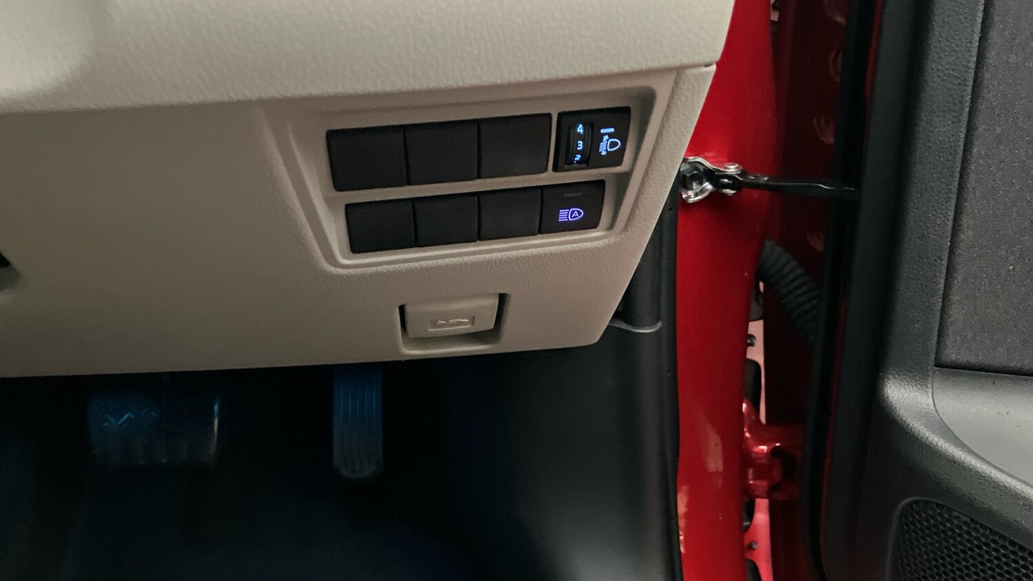 Used Toyota Yaris 2023 for sale - 77366048: Photo 40