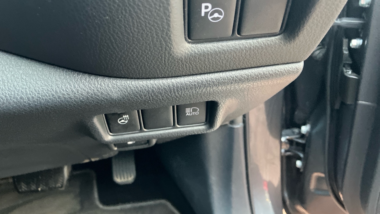 Used Toyota C-HR 2023 for sale - 76518435: Photo 40