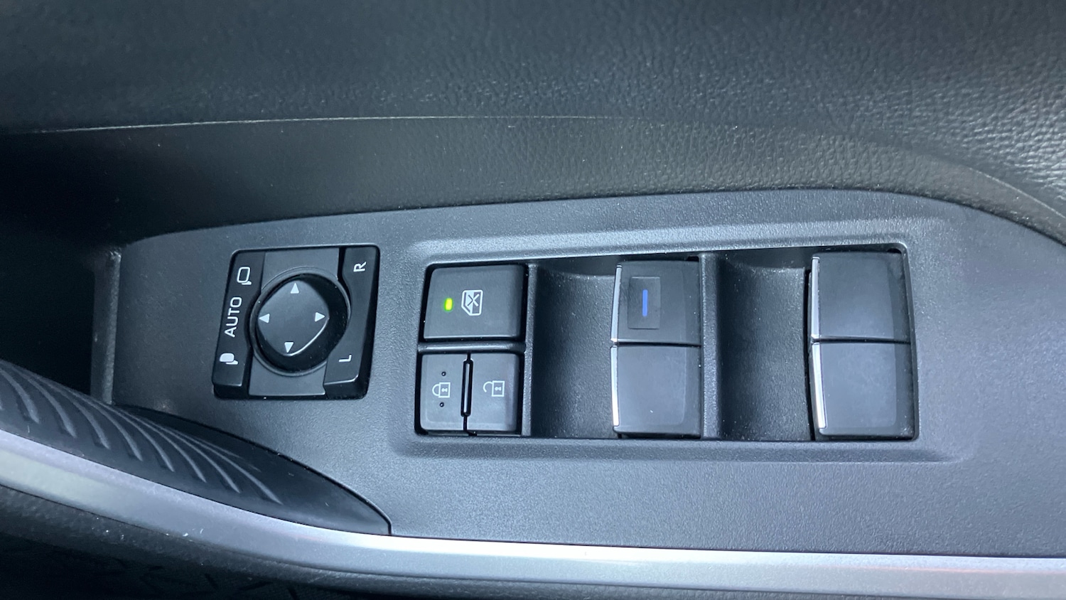 Used Toyota RAV4 2020 for sale - 77431574: Photo 40