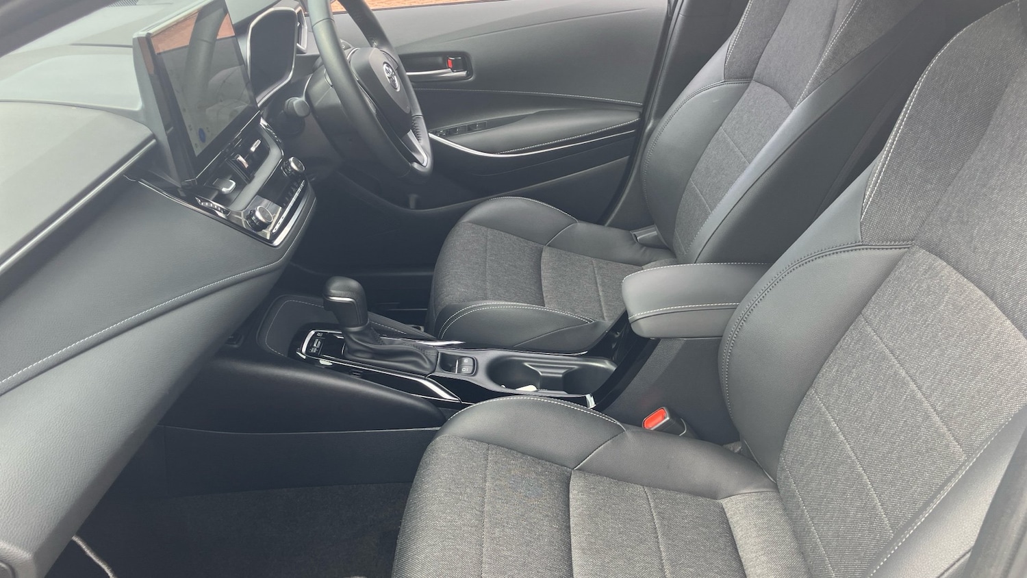 2024 Toyota Corolla 1.8 Hybrid Design 5dr CVT Hybrid Estate Estate Hybrid Automa - Picture 10 of 24