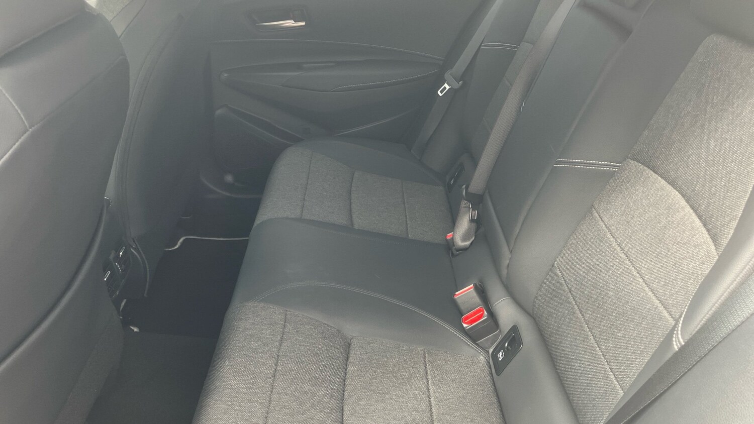 2024 Toyota Corolla 1.8 Hybrid Design 5dr CVT Hybrid Estate Estate Hybrid Automa - Picture 13 of 24