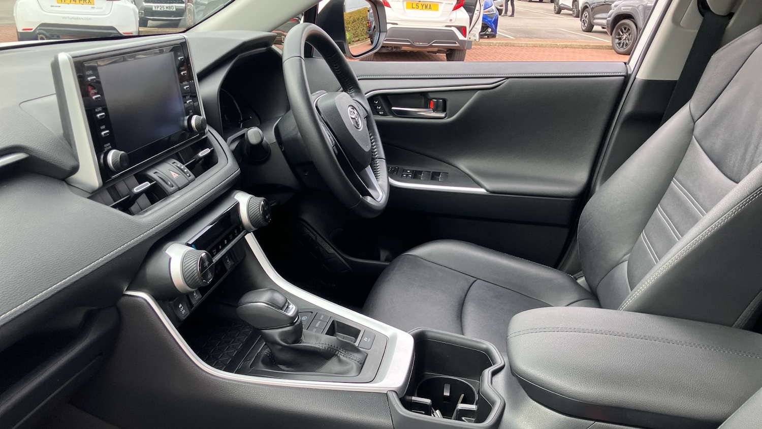 Used Toyota RAV4 2022 for sale - 76077100: Photo 10