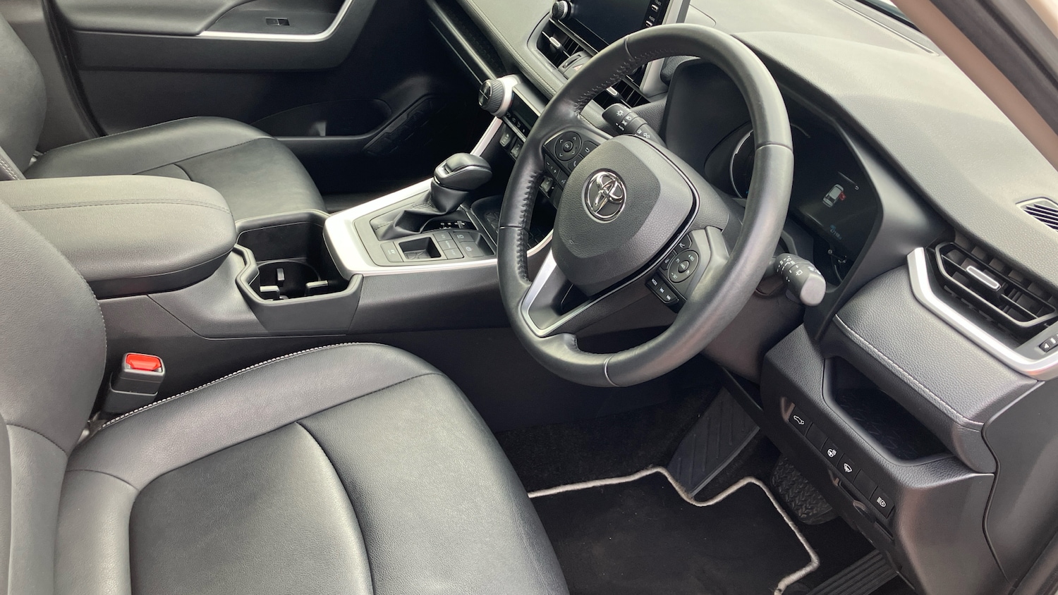 Used Toyota RAV4 2022 for sale - 76077100: Photo 11