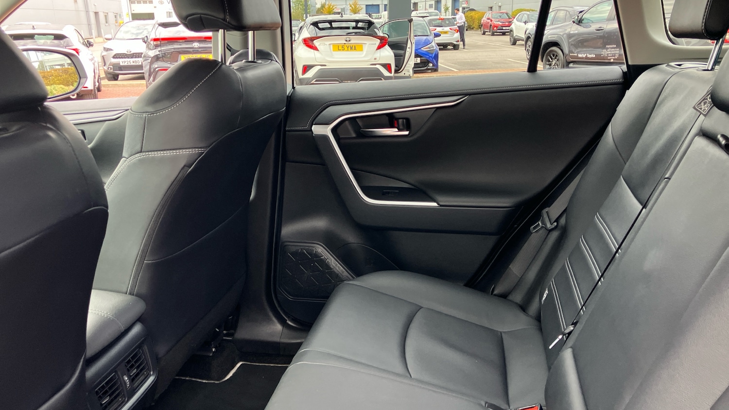 Used Toyota RAV4 2022 for sale - 76077100: Photo 13