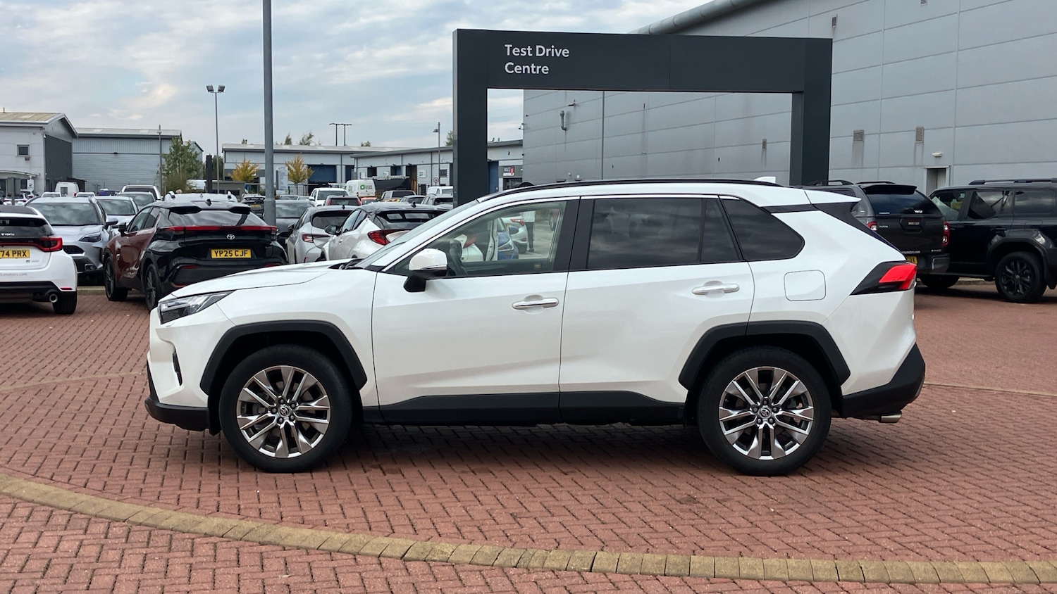 Used Toyota RAV4 2022 for sale - 76077100: Photo 17