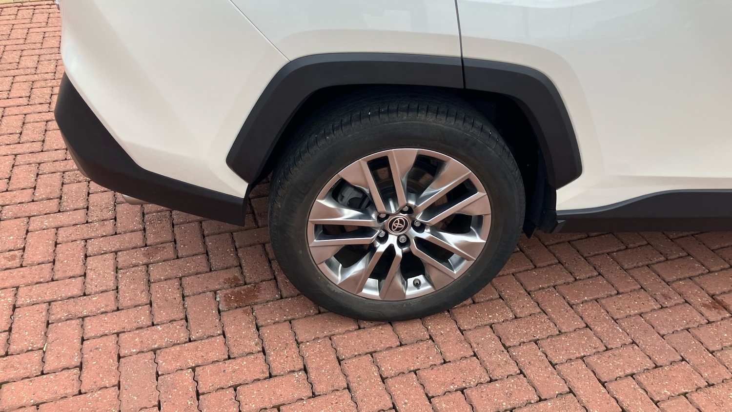 Used Toyota RAV4 2022 for sale - 76077100: Photo 32