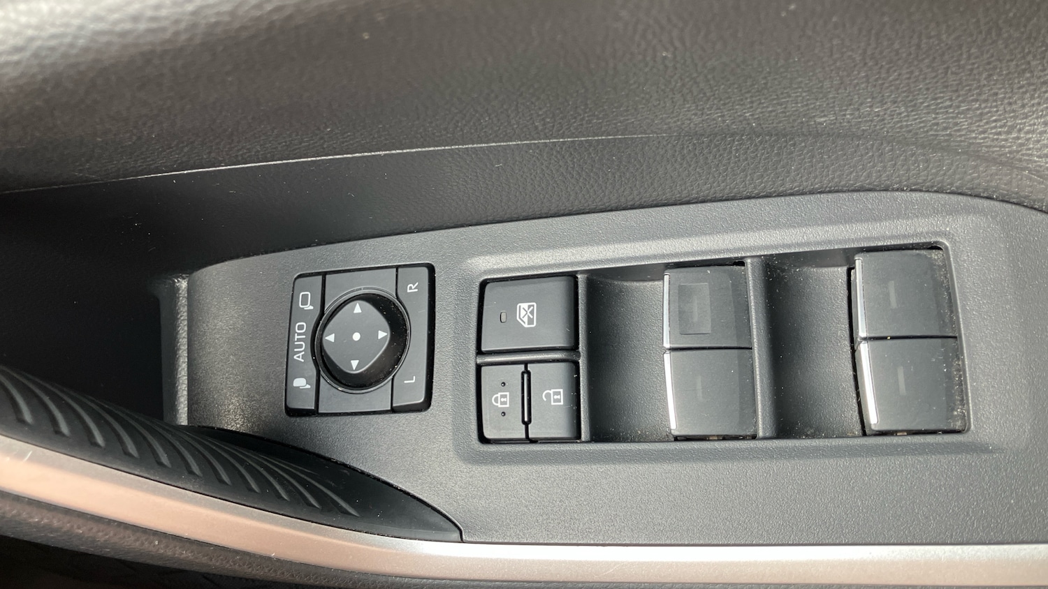 Used Toyota RAV4 2022 for sale - 76077100: Photo 40