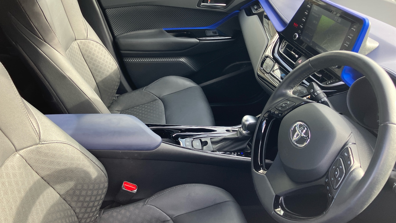 Used Toyota C-HR 2020 for sale - 76332742: Photo 11