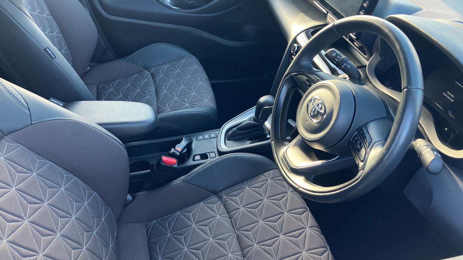 Used Toyota Yaris Cross 2023 for sale - 76603285: Photo 11