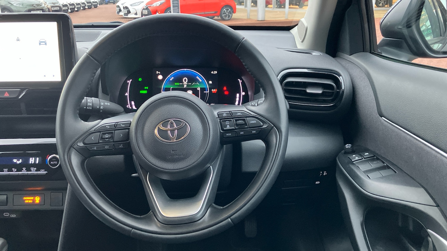 Used Toyota Yaris Cross 2024 for sale - 77901473: Photo 8