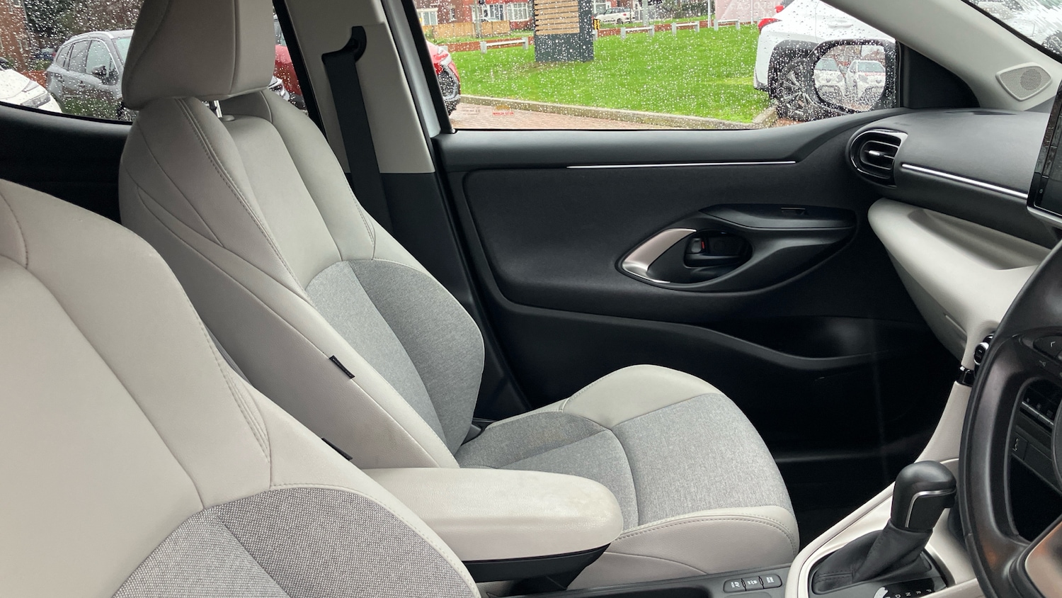 Used Toyota Yaris 2023 for sale - 76557285: Photo 42