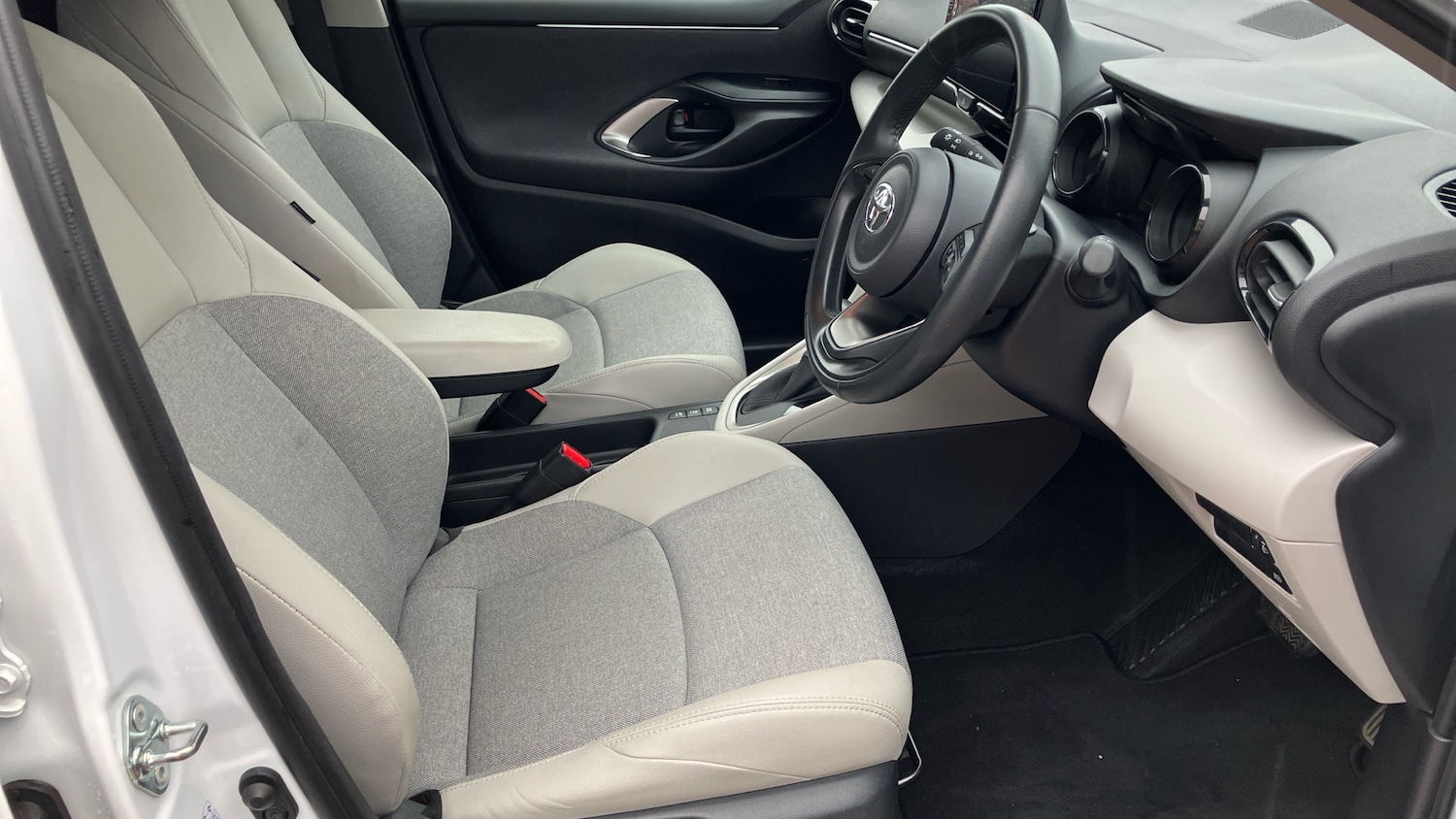 Used Toyota Yaris 2023 for sale - 76557285: Photo 43